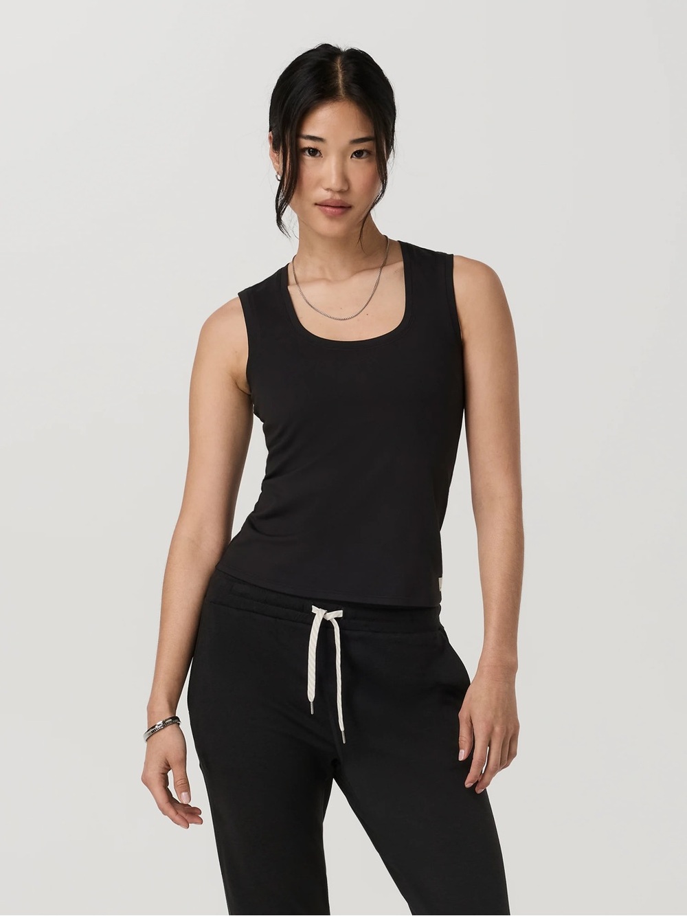 VUORI Halo Essential Scoop Tank in Black XS